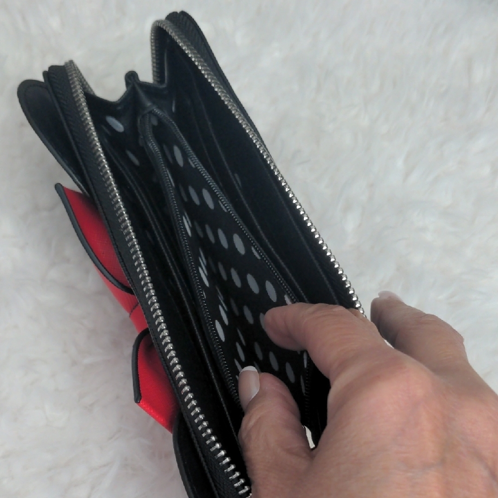 Loungefly Minnie Mouse Clutch Wallet - Picture 7 of 14